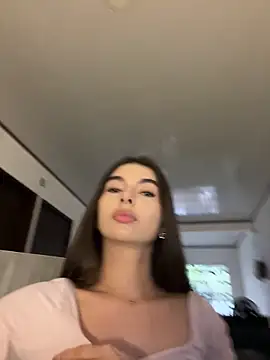 Coralinee 01 online show from 04/25/26, 10:29