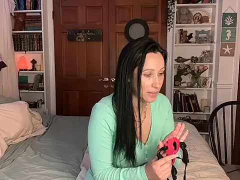 cutelittlemama0418 online show from 10/15/25, 12:05