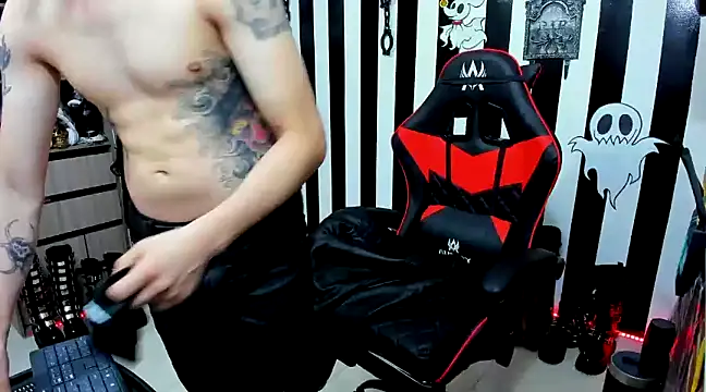 Snapshot of daven56 chatting on 12/06/24, 01:22 daven56 online show from 12/06/24, 01:22