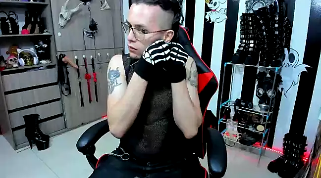 Snapshot of daven56 chatting on 01/14/25, 01:17 daven56 online show from 01/14/25, 01:17