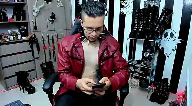 Snapshot of daven56 chatting on 01/21/25, 12:50 daven56 online show from 01/21/25, 12:50