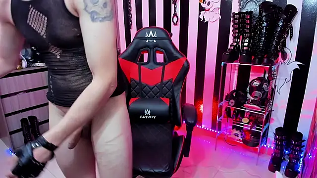 Snapshot of daven56 chatting on 02/17/25, 01:32 daven56 online show from 02/17/25, 01:32