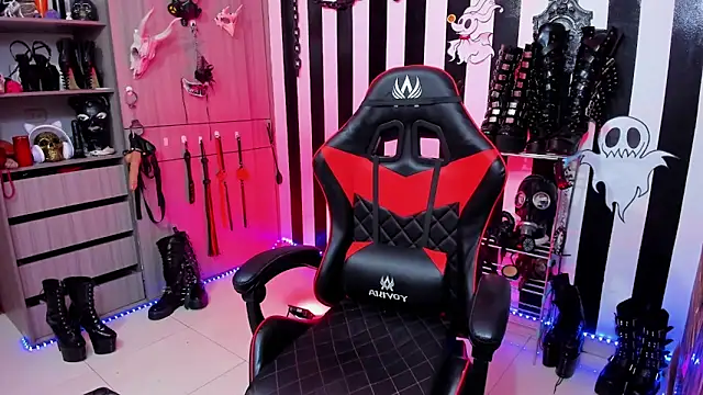 Snapshot of daven56 chatting on 03/19/25, 12:56 daven56 online show from 03/19/25, 12:56