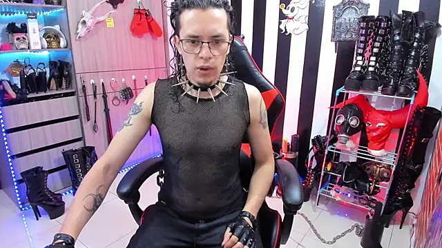 Snapshot of daven56 chatting on 10/14/25, 01:34 daven56 online show from 10/14/25, 01:34