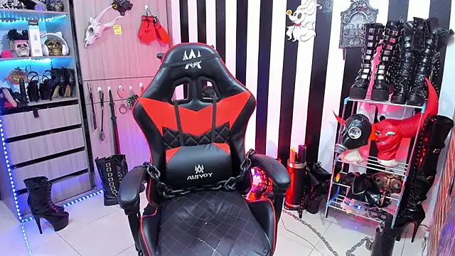 Snapshot of daven56 chatting on 10/16/25, 01:34 daven56 online show from 10/16/25, 01:34