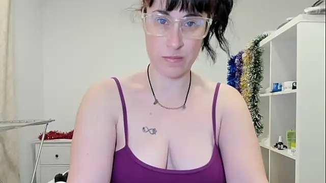 emmita69  online show from 12/15/25, 04:17