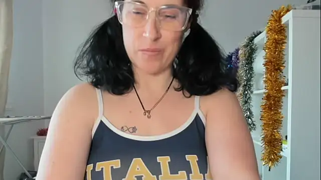 emmita69  online show from 12/22/25, 10:45