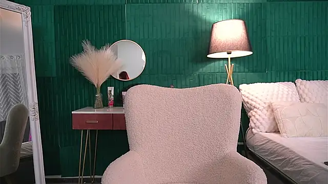 HaileyMoonn online show from 12/01/25, 04:50