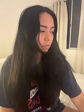 PetitLumiere online show from 04/19/26, 03:39