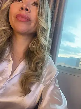 Snapshot of Ammy_Castro chatting on 04/27/26, 10:41 Ammy Castro online show from 04/27/26, 10:41
