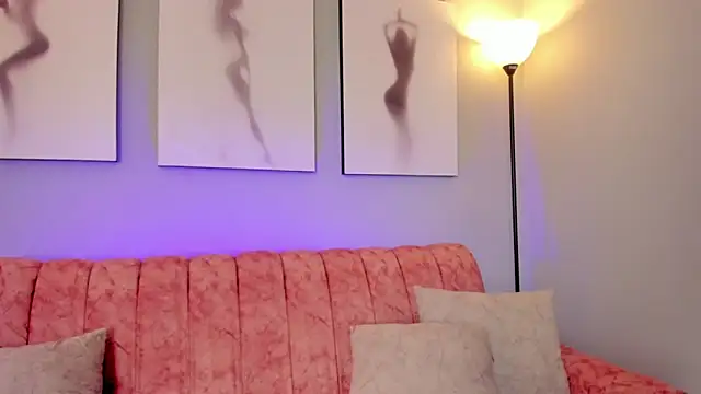 Juliana Saenzz online show from 09/17/25, 01:57