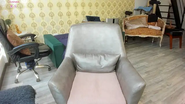 Snapshot of _angelina_class_7 chatting on 10/21/25, 02:51 angelina class 7 online show from 10/21/25, 02:51