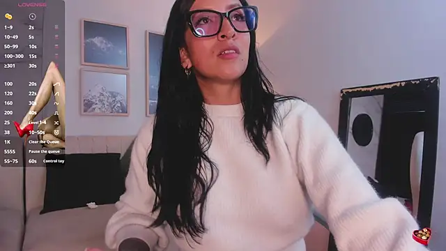 kira moon   online show from 01/04/25, 08:05