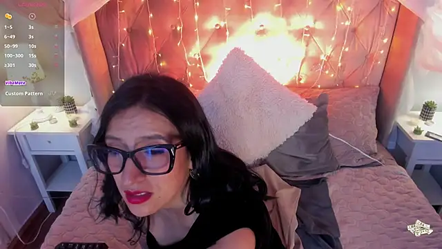 kira moon   online show from 03/08/25, 08:25