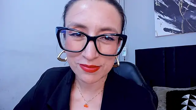 kira moon   online show from 02/13/26, 09:33