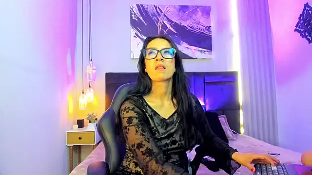 kira moon   online show from 04/01/26, 10:40