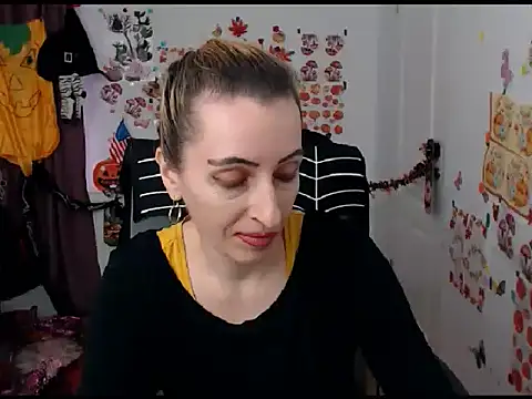 EvelynAngell online show from 10/14/25, 09:32