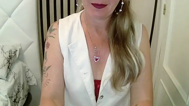 xxNoeliaxx online show from 04/05/26, 07:38