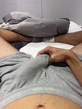 h0rnyguy001 online show from 10/19/25, 09:37