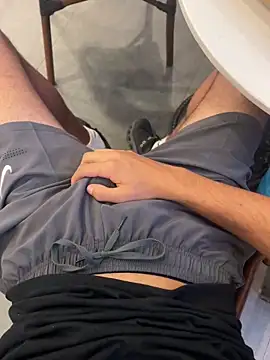 h0rnyguy001 online show from 02/17/26, 10:45