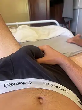 h0rnyguy001 online show from 04/14/26, 12:49