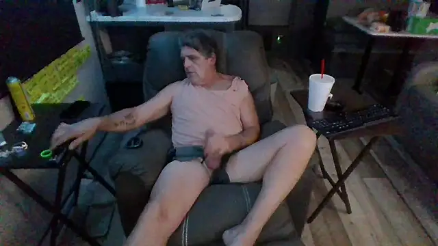 Snapshot of lateniter chatting on 10/29/25, 02:25 lateniter online show from 10/29/25, 02:25