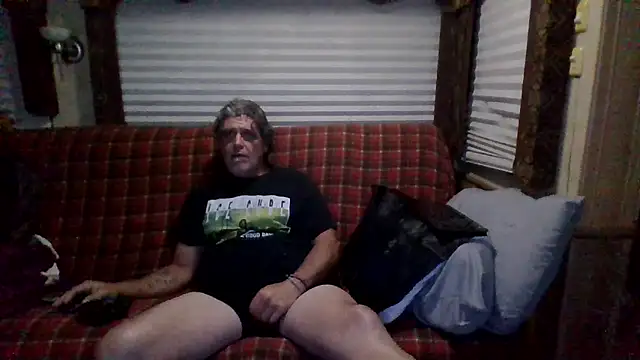 Snapshot of lateniter chatting on 05/17/26, 04:10 lateniter online show from 05/17/26, 04:10