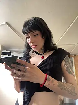 LiliJones  online show from 10/21/25, 07:36