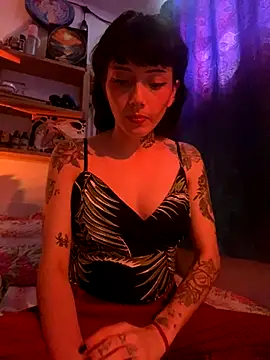 LiliJones  online show from 12/18/25, 05:19