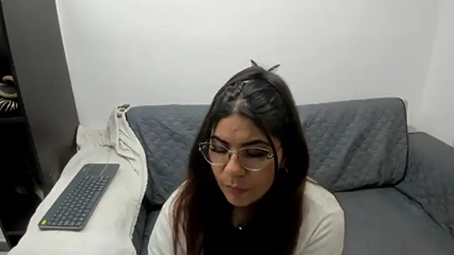 Luna Dumont online show from 11/22/25, 11:09