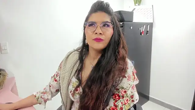 Luna Dumont online show from 12/15/25, 11:03