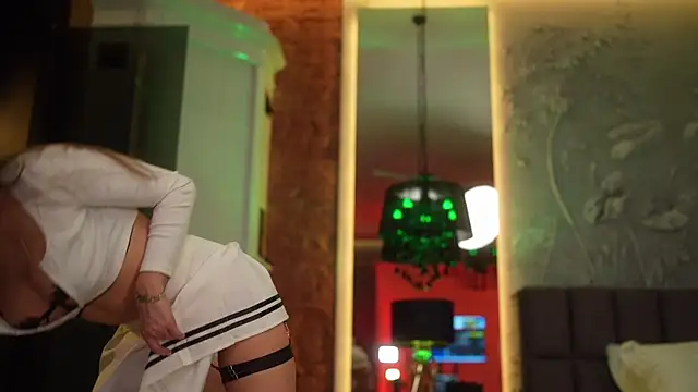 eva fashionista online show from 03/22/25, 02:59