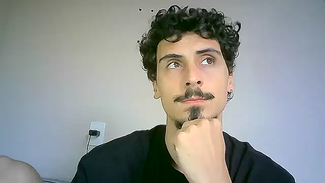 Snapshot of milkoffe chatting on 12/03/24, 01:10 milkoffe online show from 12/03/24, 01:10