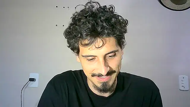 Snapshot of milkoffe chatting on 12/08/24, 11:08 milkoffe online show from 12/08/24, 11:08