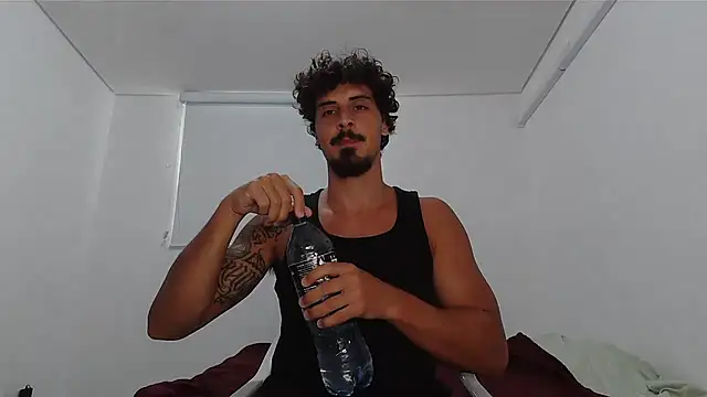 Snapshot of milkoffe chatting on 02/22/26, 02:04 milkoffe online show from 02/22/26, 02:04