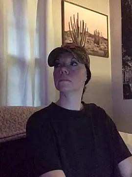 SidneyRaee online show from 10/28/25, 03:47