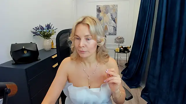 Sinty Devis online show from 02/22/26, 04:24