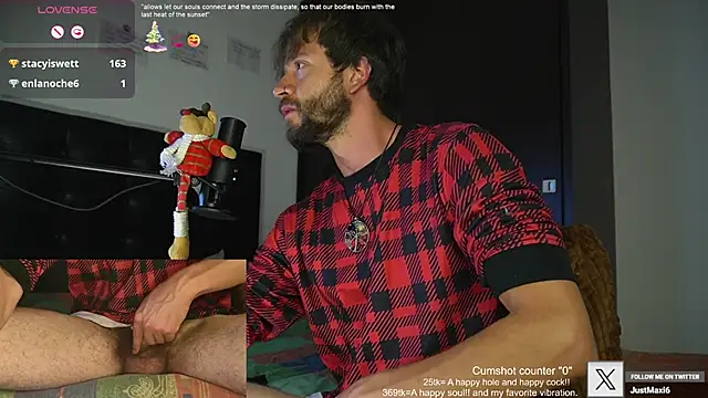 Snapshot of just_maxii chatting on 12/22/24, 02:06 just maxii online show from 12/22/24, 02:06