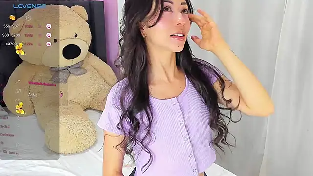 Snapshot of SophiaLiu chatting on 02/01/25, 12:07 SophiaLiu online show from 02/01/25, 12:07