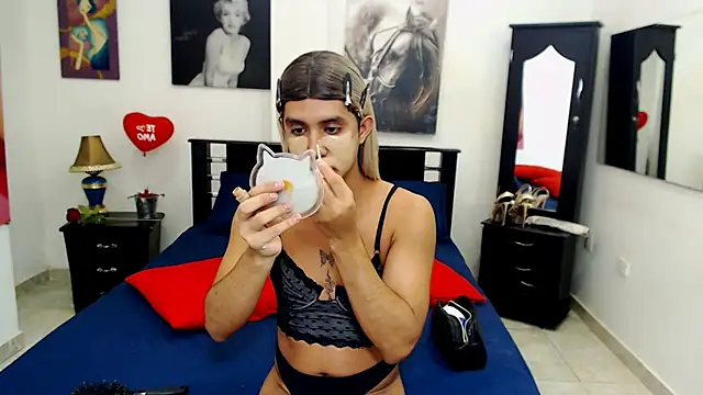 Snapshot of VeronicaReynolds chatting on 01/09/25, 12:09 VeronicaReynolds online show from 01/09/25, 12:09