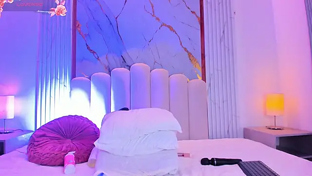 Snapshot of carolriveraa_ chatting on 03/01/25, 08:31 carolriveraa online show from 03/01/25, 08:31