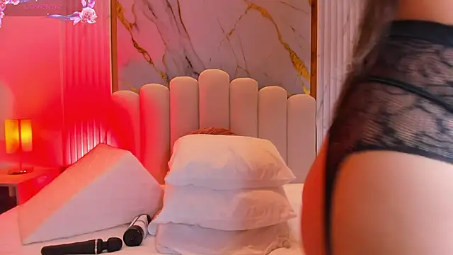 Snapshot of carolriveraa_ chatting on 03/18/25, 07:53 carolriveraa online show from 03/18/25, 07:53