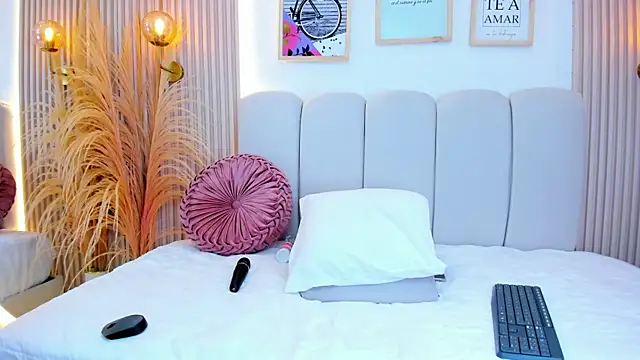 Snapshot of carolriveraa_ chatting on 10/04/25, 08:51 carolriveraa online show from 10/04/25, 08:51