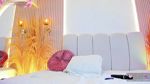 Snapshot of carolriveraa_ chatting on 11/18/25, 08:13 carolriveraa online show from 11/18/25, 08:13