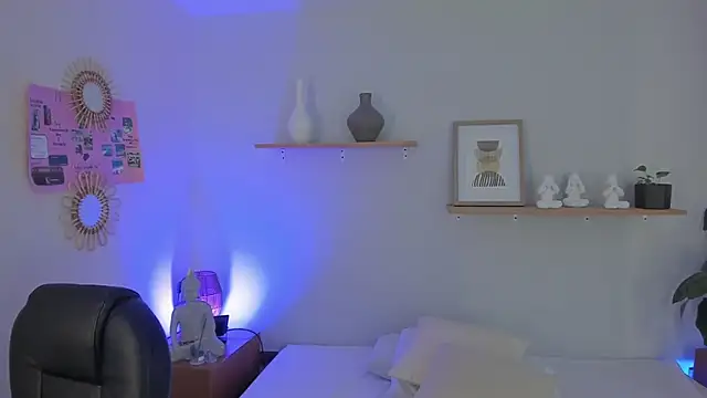 moll1e  online show from 03/03/25, 12:16