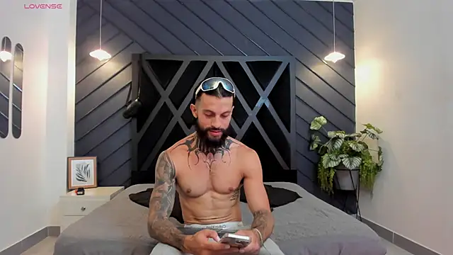 Snapshot of Apolo_Bianco_ chatting on 09/29/25, 11:31 Apolo Bianco  online show from 09/29/25, 11:31