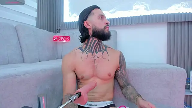 Snapshot of Apolo_Bianco_ chatting on 10/28/25, 01:09 Apolo Bianco  online show from 10/28/25, 01:09