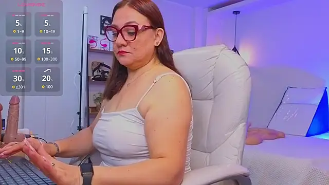 lady nylon  online show from 09/23/25, 11:57