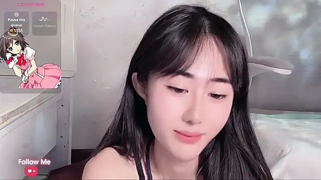 qiqi-- online show from 12/18/24, 07:58