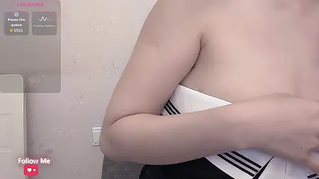 Snapshot of qiqi-- chatting on 06/11/26, 06:00 qiqi-- online show from 06/11/26, 06:00
